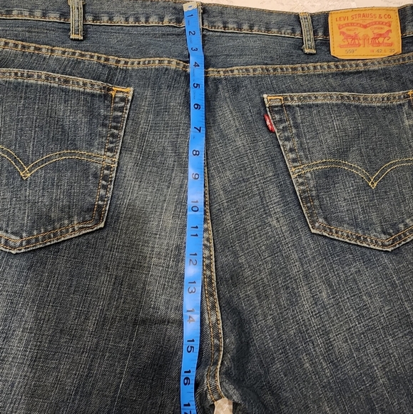Men's Levi's 559s. Size Big and Tall 42x32 will fit 45x32.  Distressed Look. - Picture 9 of 13